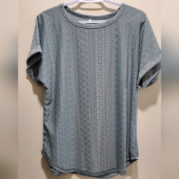 ☆ 3/35$ | Sage Eyelet Crewneck Tee In Size Large - Picture 5 of 10